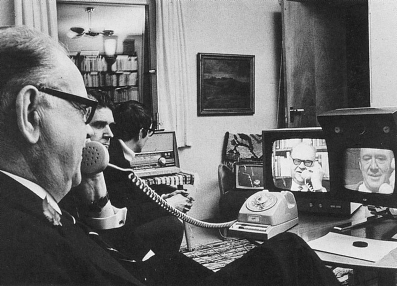 Illustration for article titled These Videophone Concepts Are Cooler Than Your iPhone's FaceTime